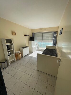 Interior - Studio cabin between the port, beaches and shops of l'aiguillon (Arcachon)