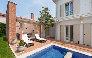 Outdoor dining - Luxury Villa Rafaelle with pool near Poreč for up to 6 guests. (Vabriga)