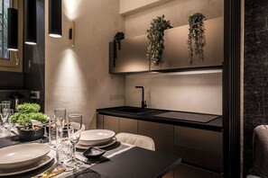 Private kitchen - Elegant Design Apartment Near Colosseum & Metro (Roma)
