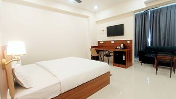 Deluxe-dobbeltværelse | Premium-sengetøj, skrivebord, arbejdsområde til bærbare computere