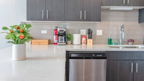 Kaffetrakter/tekoker, kjøleskap, mikrobølgeovn og ovn
