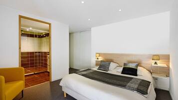 Fer et planche Ă repasser, Wi-Fi, draps fournis