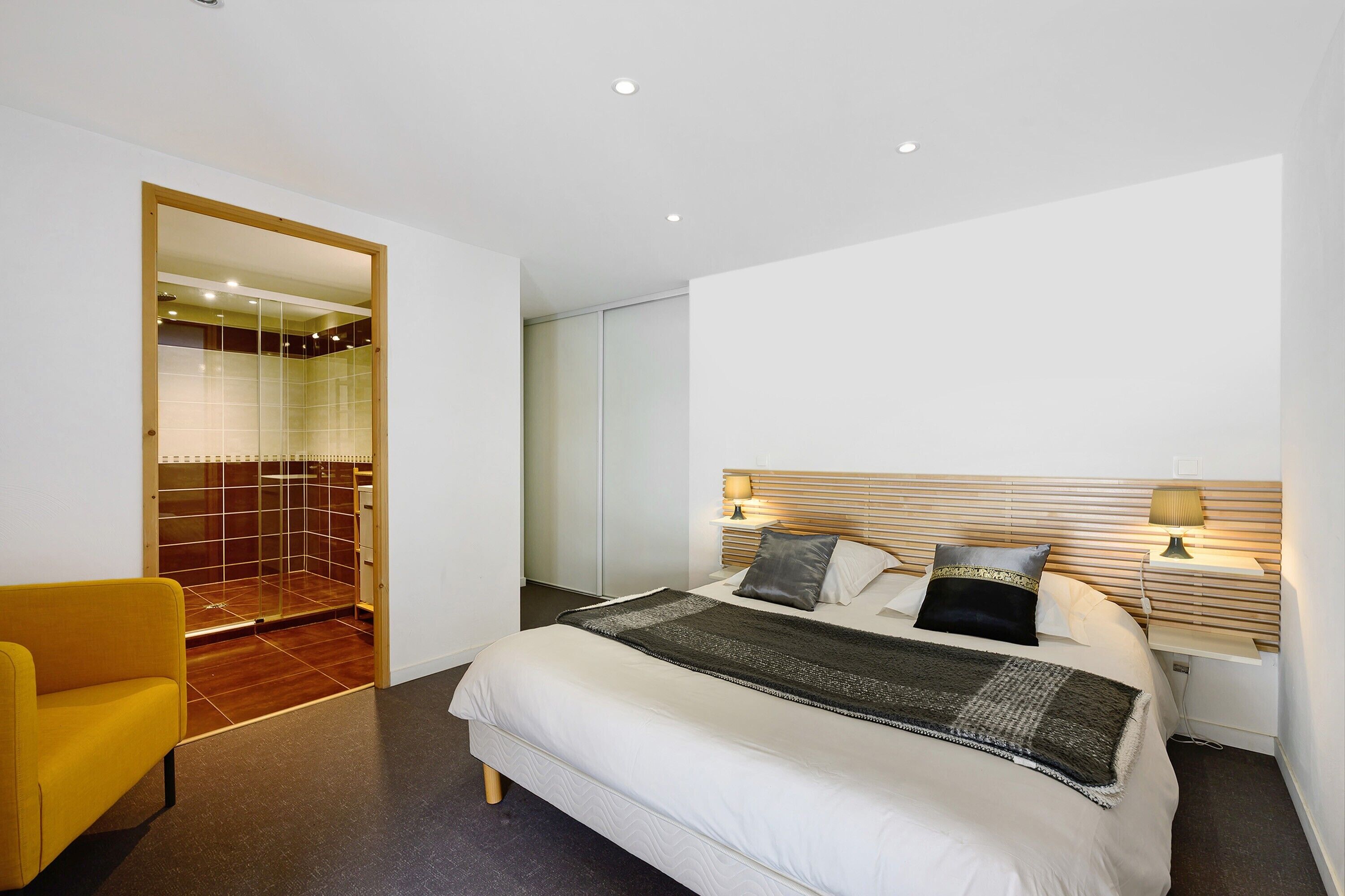 Fer et planche à repasser, Wi-Fi, draps fournis