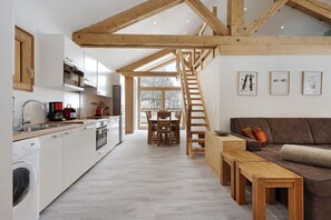 Interior - Duplex Nancroix Apartment with Mountain View, Balcony and Wi-Fi (Peisey-Nancroix)