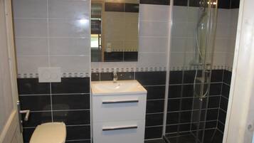 Suihku, hiustenkuivaaja, pyyhkeet