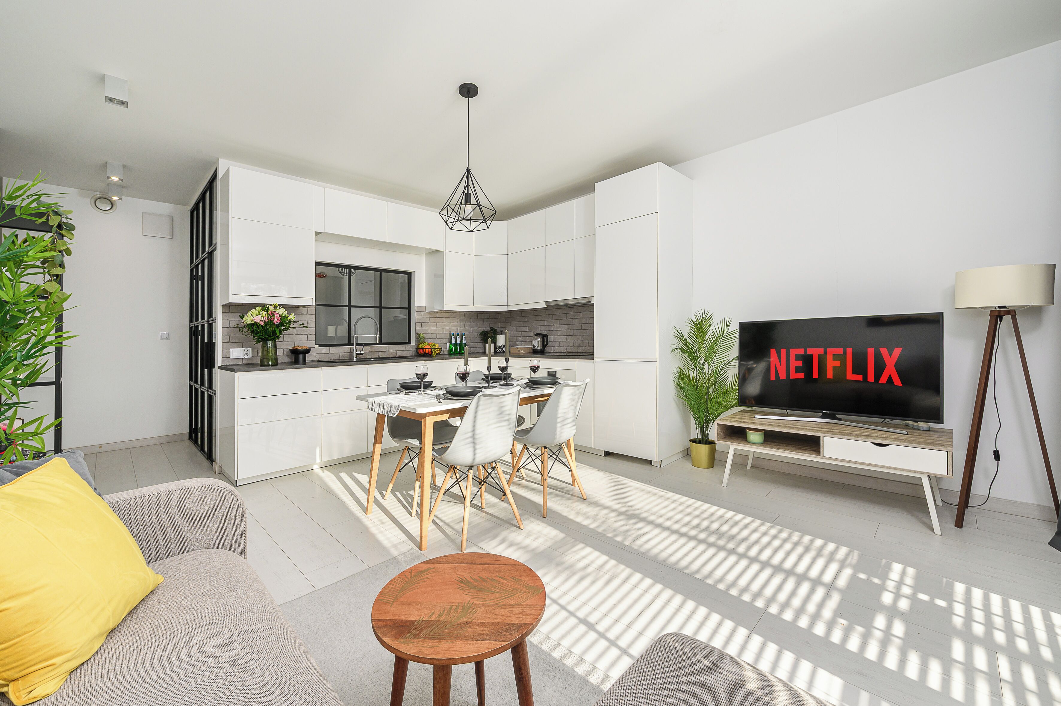 Apartamento conforto, varanda, vista para o deserto | Área de estar | TV LCD 40 polegadas com canais digitais