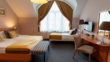 Chambre Double Standard, 1 grand lit et 1 canapé-lit | Coffres-forts dans les chambres, rideaux occultants