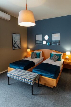 Standard Twin Room | In-room safe, blackout drapes, iron/ironing board, free WiFi