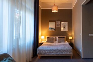 Chambre quadruple familiale | Coffre-fort, rideaux d’obscurcissement, fer et planche à repasser