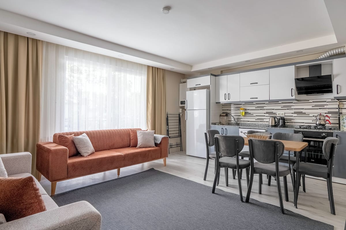 Economy Apartment, 3 Bedrooms, 2 Bathrooms | Living area | 80-cm TV with cable channels