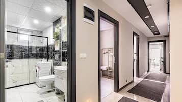 Family Apartment, 2 Bedrooms | Bathroom | Shower, free toiletries, hair dryer, towels