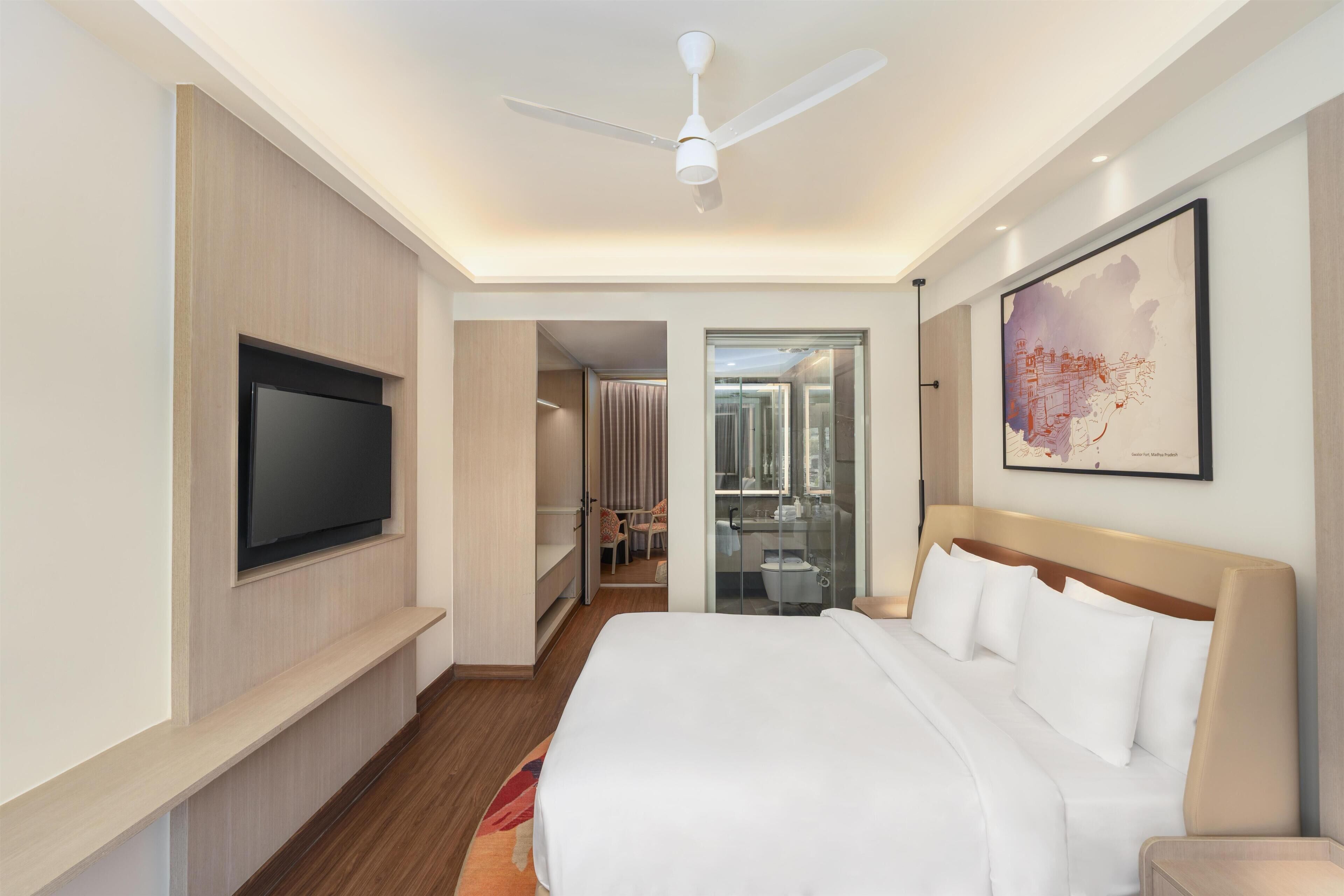 Suite | In-room safe, laptop workspace, blackout drapes, iron/ironing board