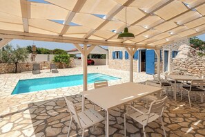Outdoor dining - Secluded stone villa with private pool on peaceful Solta Island (Gornje Selo)