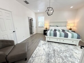 5 bedrooms, desk, iron/ironing board, free WiFi