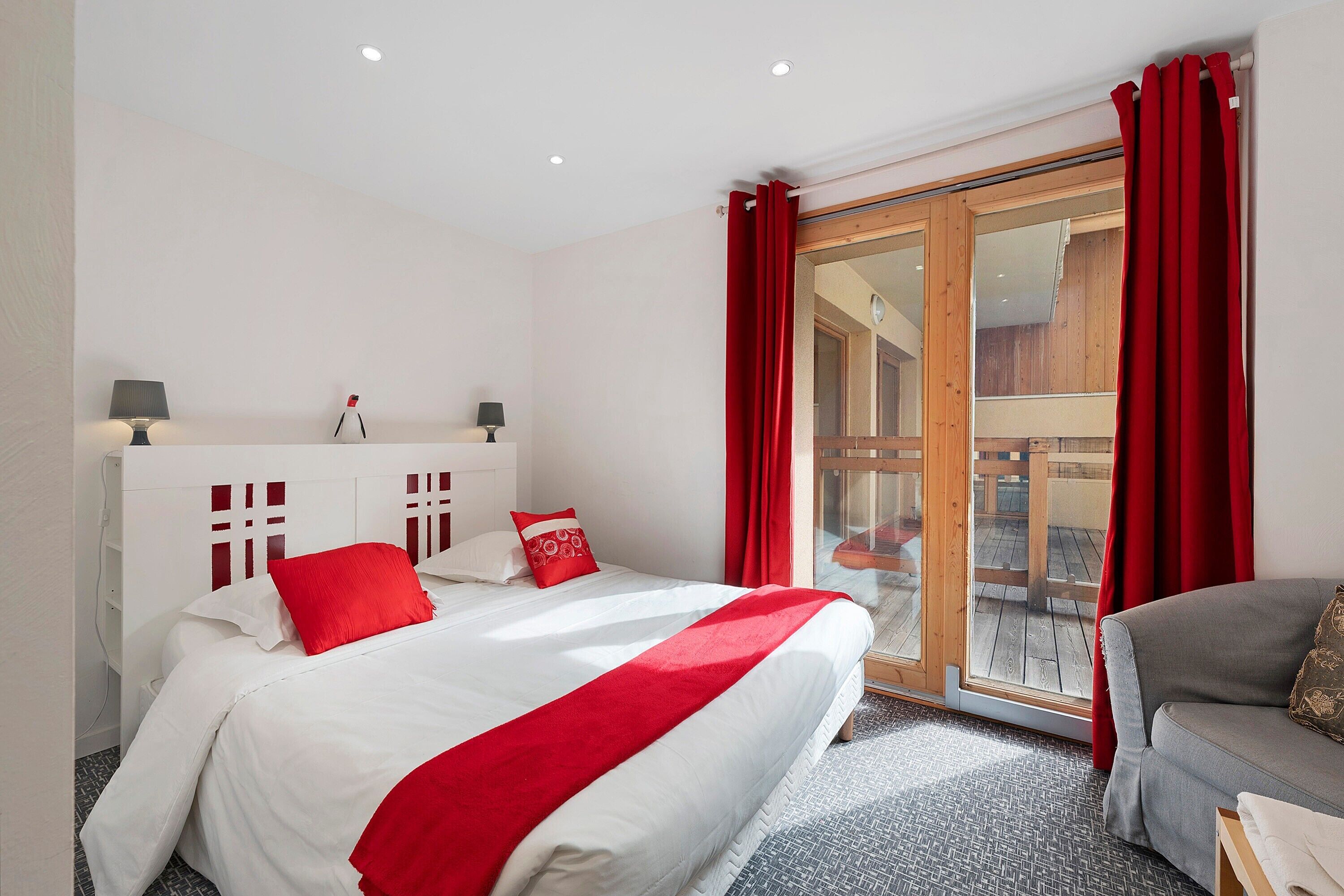 3 chambres, fer et planche à repasser, Wi-Fi, draps fournis