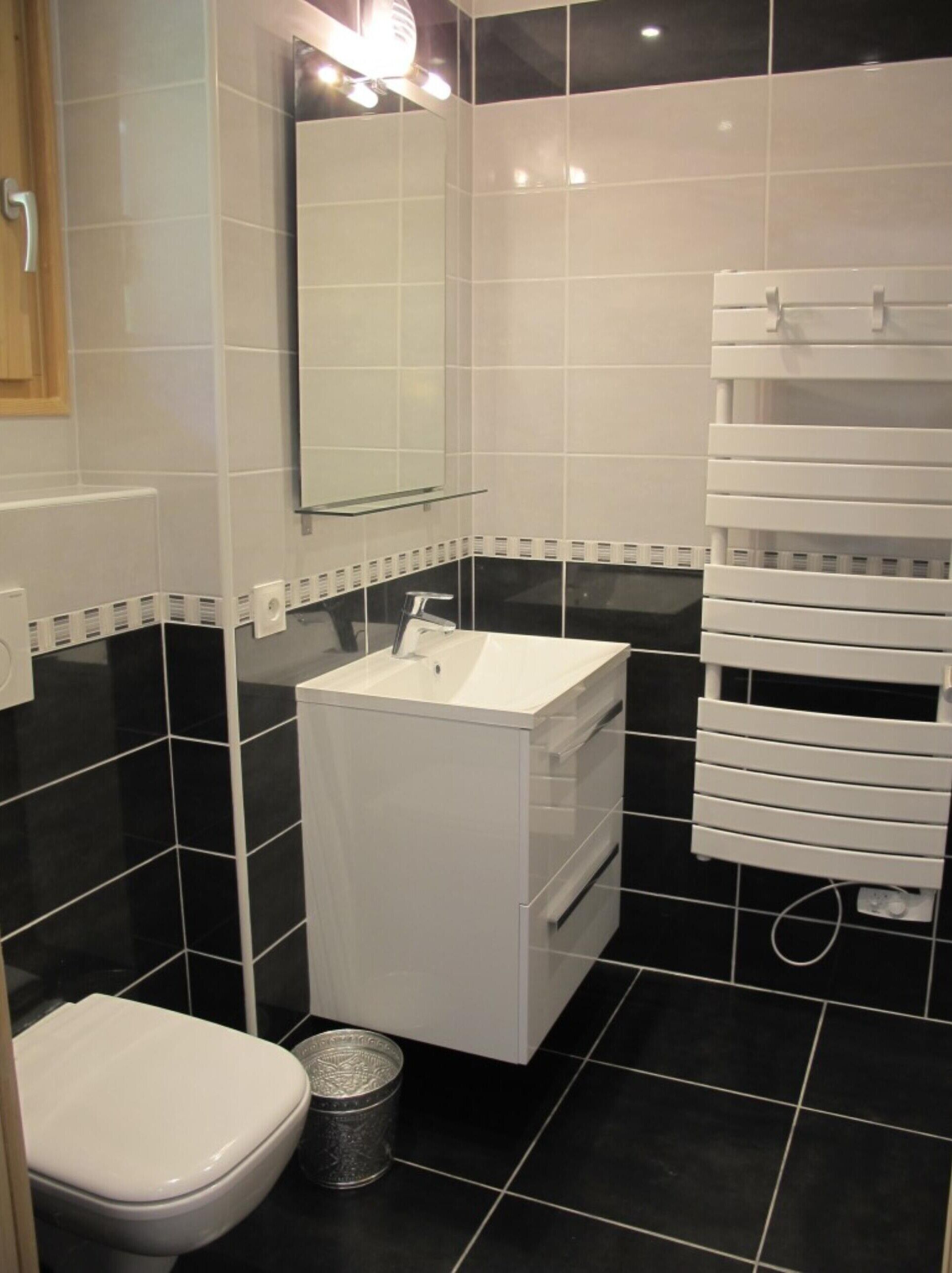 Een douche, een haardroger, handdoeken