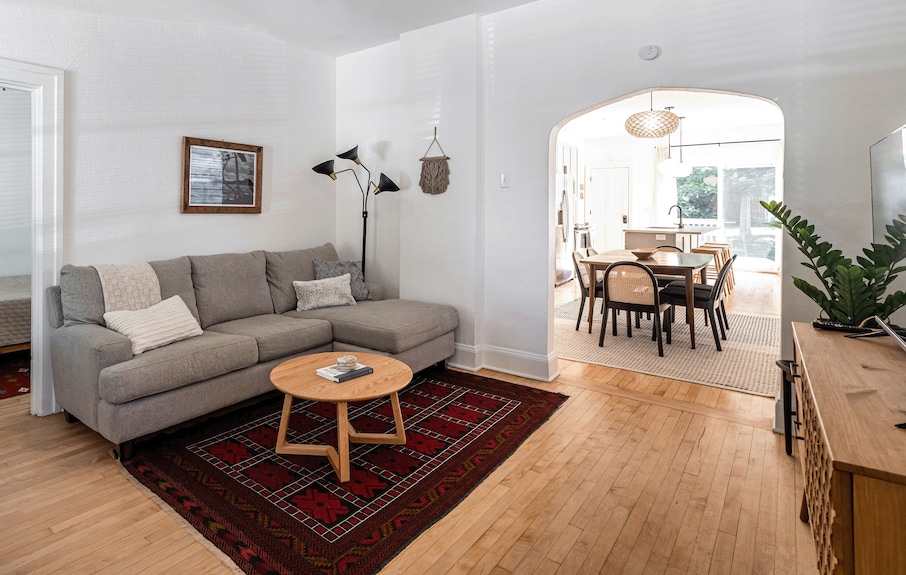 Brady St Retreat - Modern And Open Home With Fully Fenced Yard - Milwaukee, WI