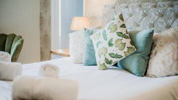 Quadrupla familiare, vista giardino | Una scrivania, postazione laptop, ferro/asse da stiro, Wi-Fi gratuito