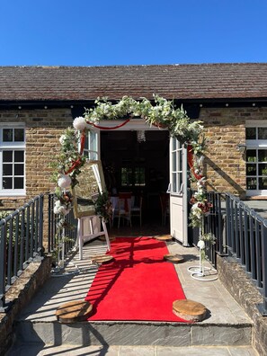 Property grounds - Grove Ferry Inn (Canterbury)