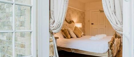 Phòng đôi Cao cấp, ban công, quang cảnh sông | Bàn, khu vực làm việc phù hợp cho laptop, bàn ủi/dụng cụ ủi quần áo