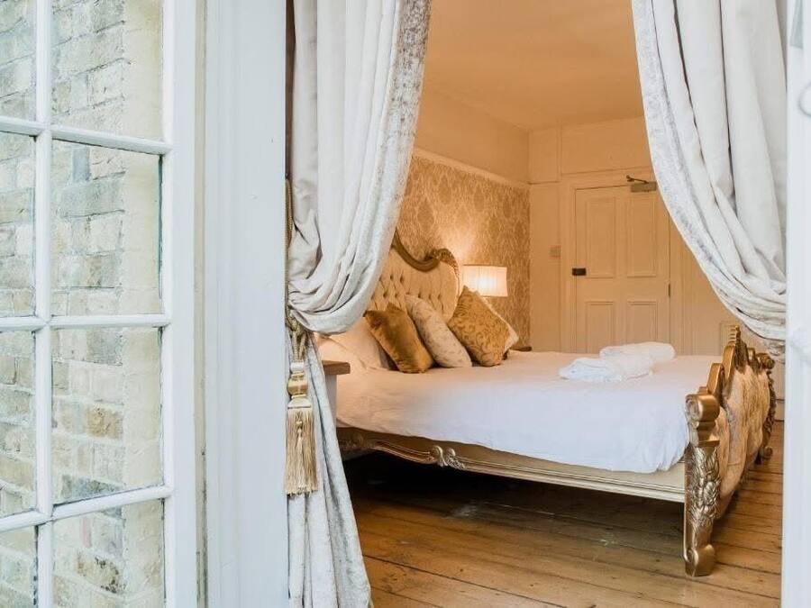 Luxury Double Room, Balcony, River View | Desk, laptop workspace, iron/ironing board, free WiFi