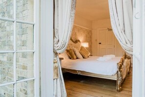 Luxury Double Room, Balcony, River View | Desk, laptop workspace, iron/ironing board, free WiFi - Grove Ferry Inn (Canterbury)