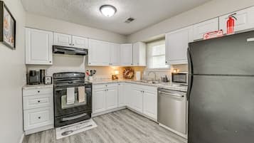 Microones, forn, placa de cuina i rentaplats