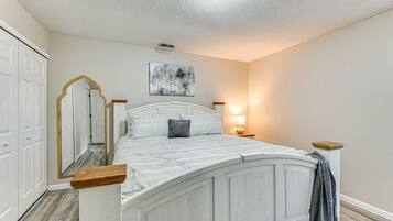 3 habitaciones, tabla de planchar con plancha, internet y ropa de cama