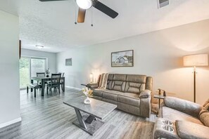 Televisión y chimenea 