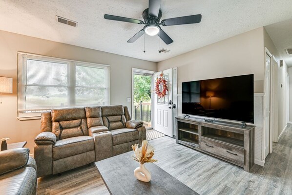 Televisión y chimenea 