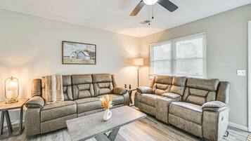 Televisión y chimenea