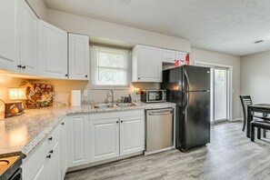 Microondas, horno, parrilla de estufa y lavavajillas 