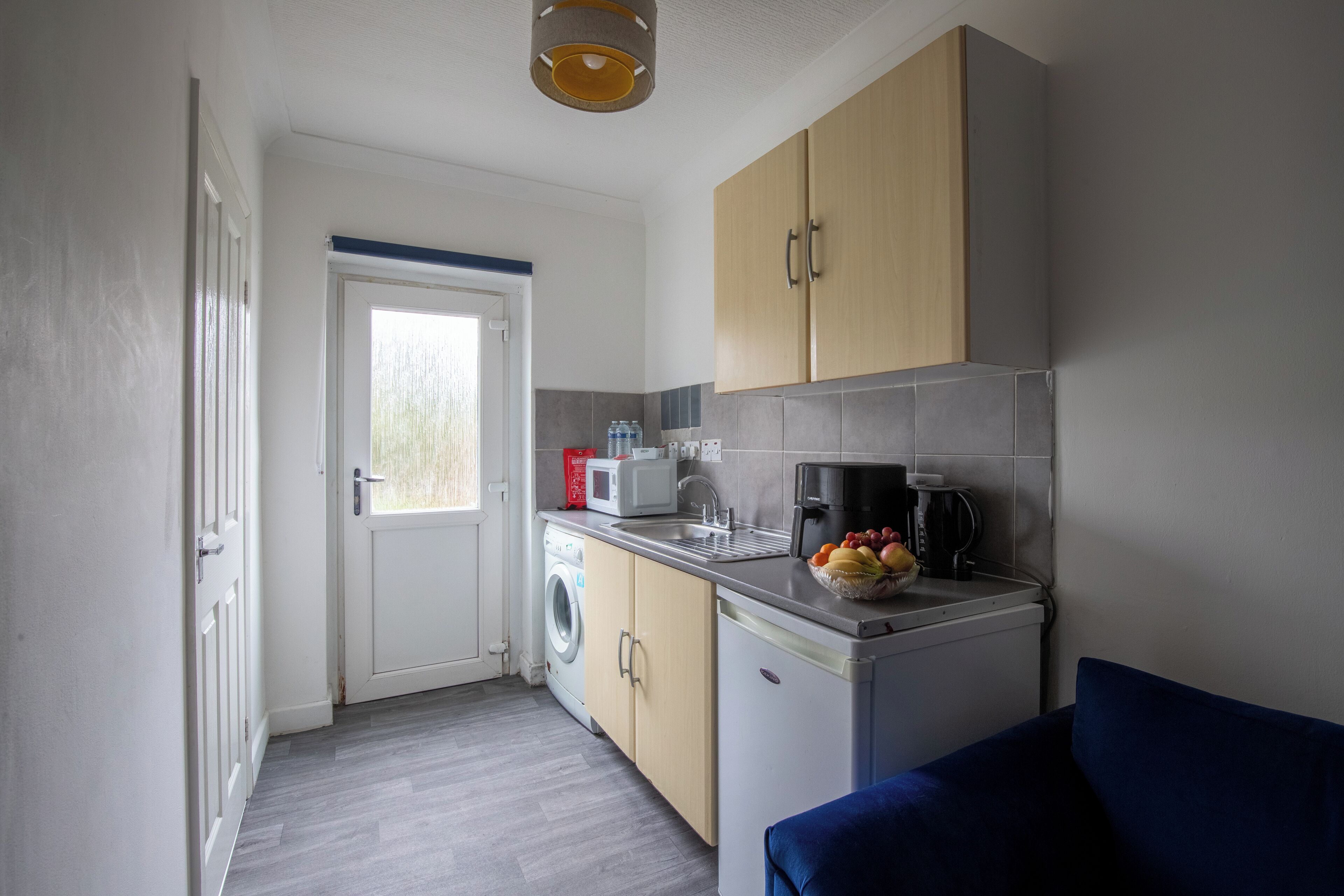 Quadruple Room | Private kitchen | Microwave, oven, stovetop, cookware/dishes/utensils