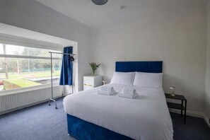 Desk, laptop workspace, free WiFi - Airport Lodge (Birmingham)