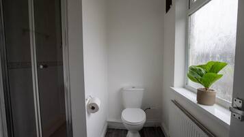 Double Room, City View | Bathroom | Hair dryer, towels, soap, shampoo