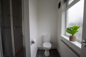 Double Room, City View | Bathroom - Airport Lodge (Birmingham)