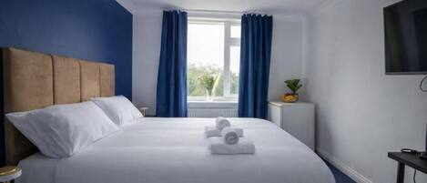 Double Room, City View | Desk, laptop workspace, free WiFi