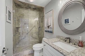Shower, hair dryer, towels - Harbourfront Condo in Harbour Town (Hilton Head Island)