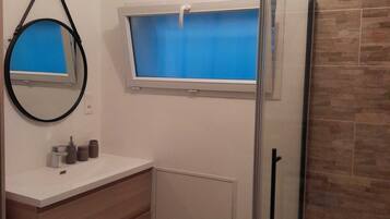 Toalhas de banho, papel higiênico