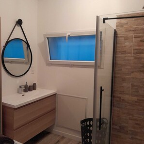 Toallas y papel higiénico