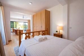 Apartamento Deluxe, balcón, vistas a la piscina | Escritorio y espacio para trabajar con un portátil