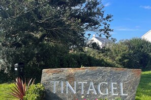 Property grounds - Charming 1850s Stone Cottage by Tintagel Castle & Coastal Path (Tintagel)