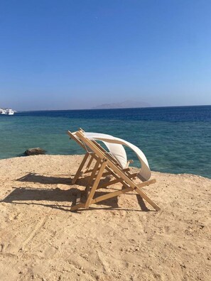 Beach - Private Triple Room 3 beds, Sea View @Serenity lodge (South Sinai Governorate)