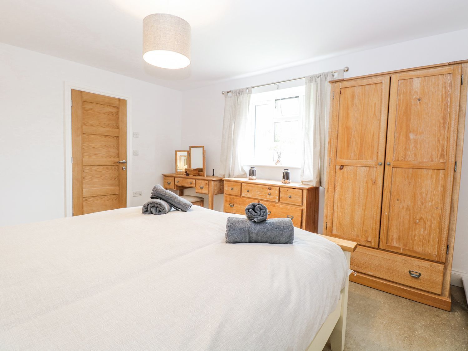 3 bedrooms, individually decorated, individually furnished, free WiFi