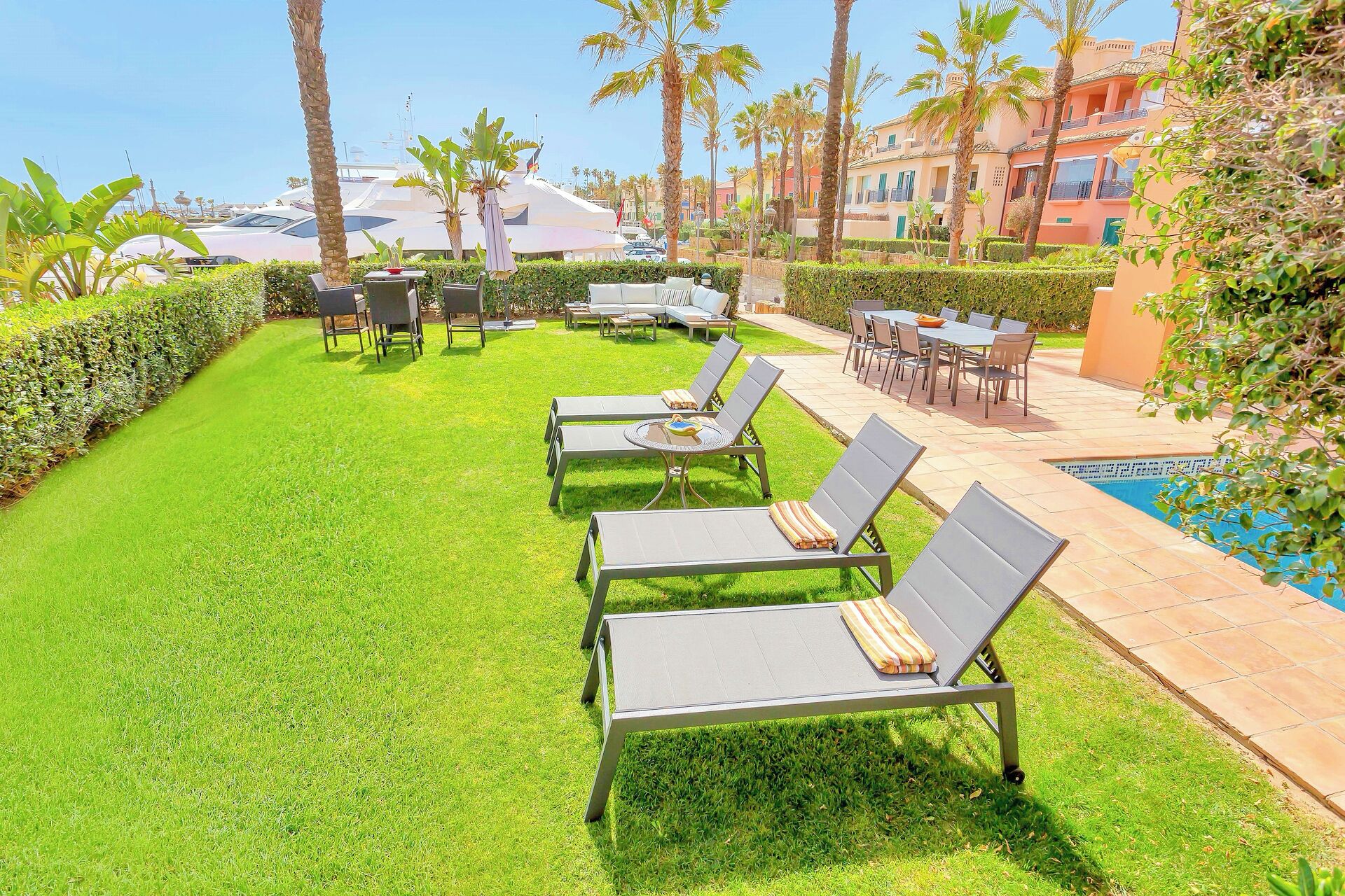 Luxury Apartment, 4 Bedrooms, Air conditioning, Marina View | Outdoor dining