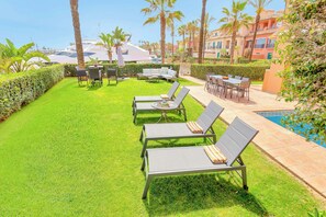 ลักซ์ชัวรี่อพาร์ทเมนท์, 4 ห้องนอน, เครื่องปรับอากาศ, วิวท่าเรือ | รับประทานอาหารกลางแจ้ง