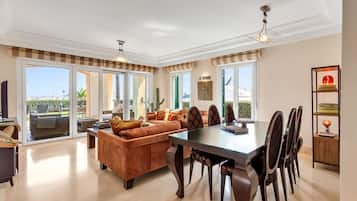 Luxury Apartment, 4 Bedrooms, Air conditioning, Marina View | Interior