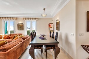 Apartamento de lujo, 4 habitaciones, Aire acondicionado, vistas al puerto deportivo | Interior