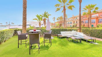 Luxury Apartment, 4 Bedrooms, Air conditioning, Marina View | Outdoor dining