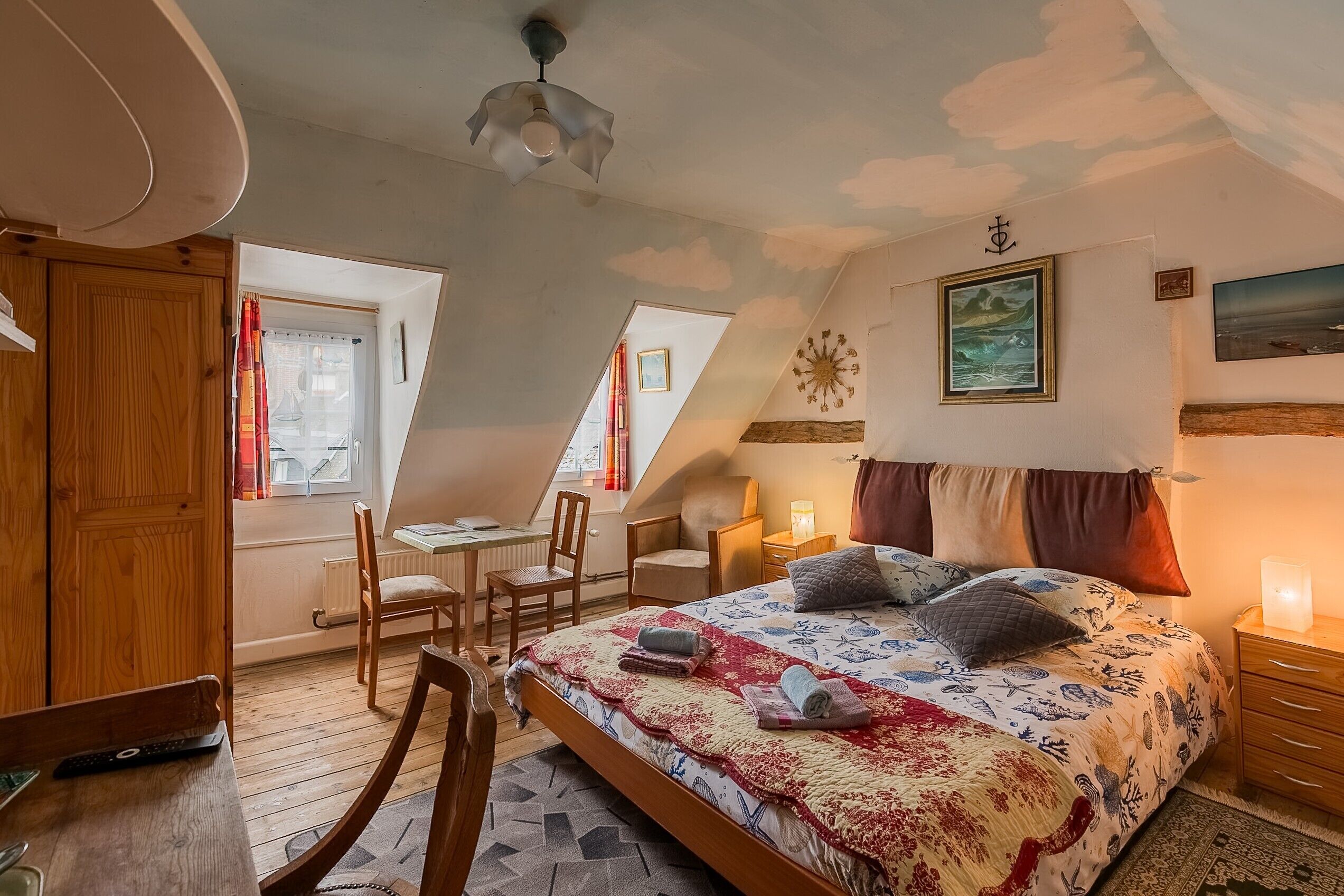 Iron/ironing board, WiFi, bed sheets